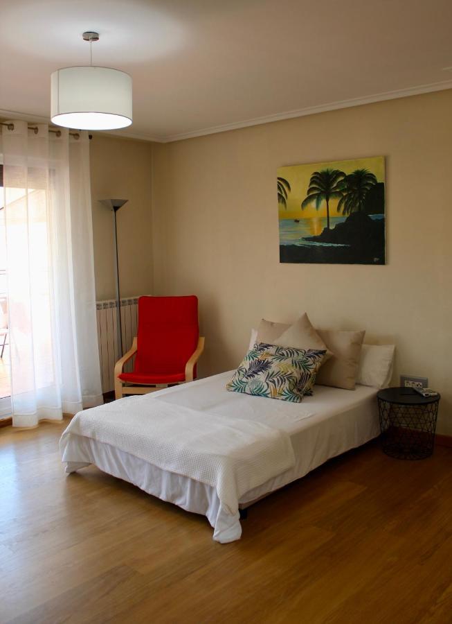 Atico En El Centro Con Amplia Terraza Apartment Entrena Luaran gambar